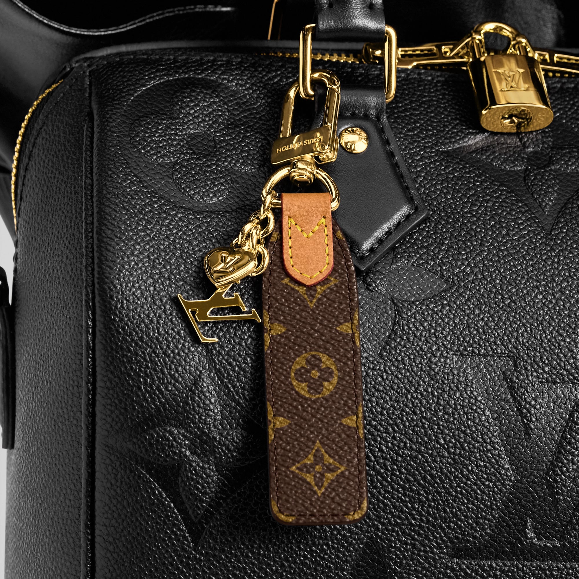 Portachiavi LV Cherished Tab S00 Donna Accessori Portachiavi e Charms per Borse | LOUIS VUITTON (Zoom prodotto)