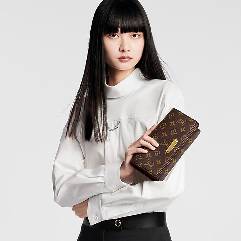 Portafoglio con catenella Lily Tela Monogram Donna Portafogli e Piccola Pelletteria Mini Borse | LOUIS VUITTON (Zoom prodotto)