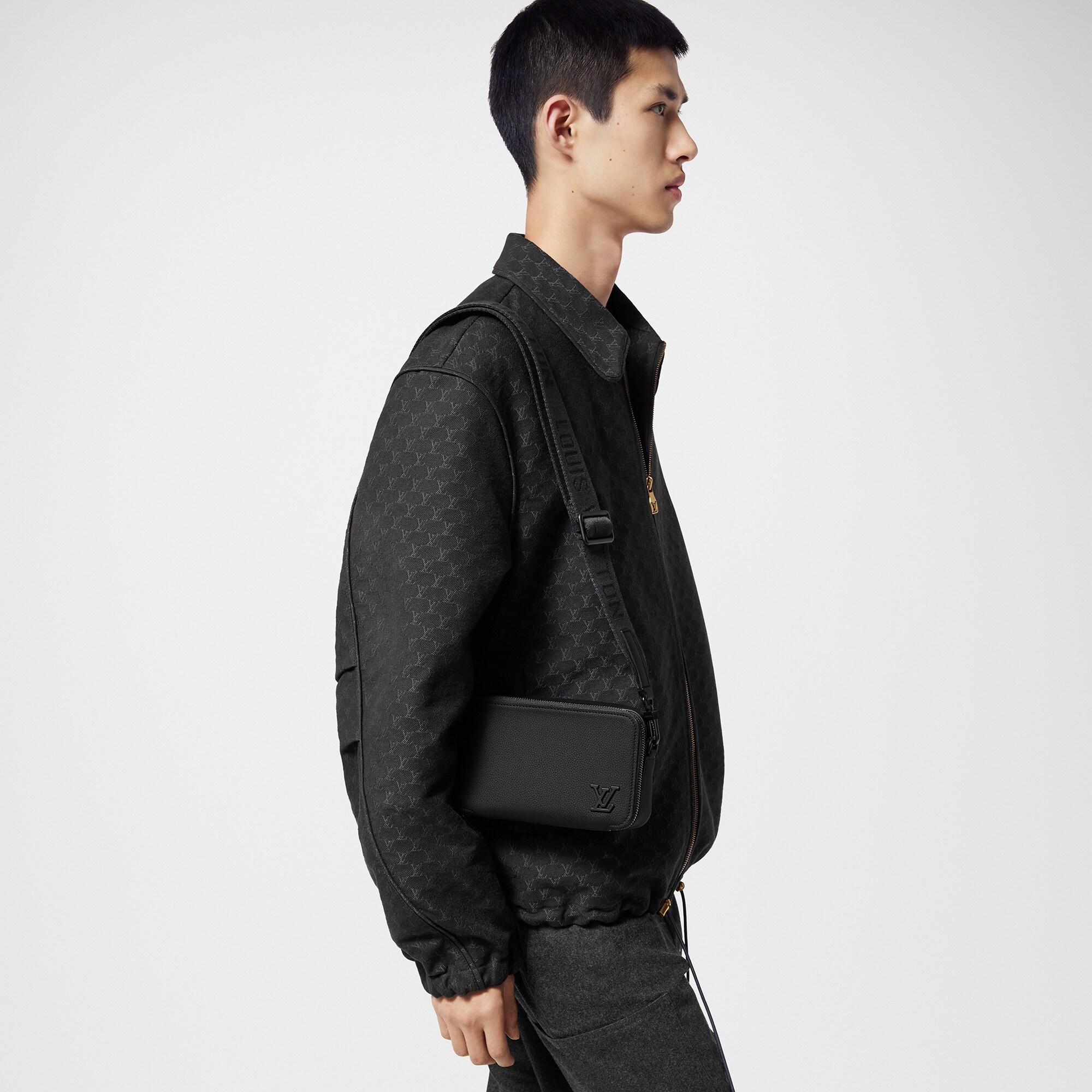 Portafoglio indossabile Alpha LV Aerogram Novità Holiday Selezionati per Lui | LOUIS VUITTON (Zoom prodotto)