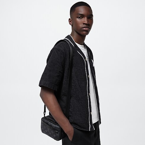 Portafoglio indossabile Alpha Monogram Eclipse Uomo Borse da Uomo Tutte le collezioni | LOUIS VUITTON (Zoom prodotto)