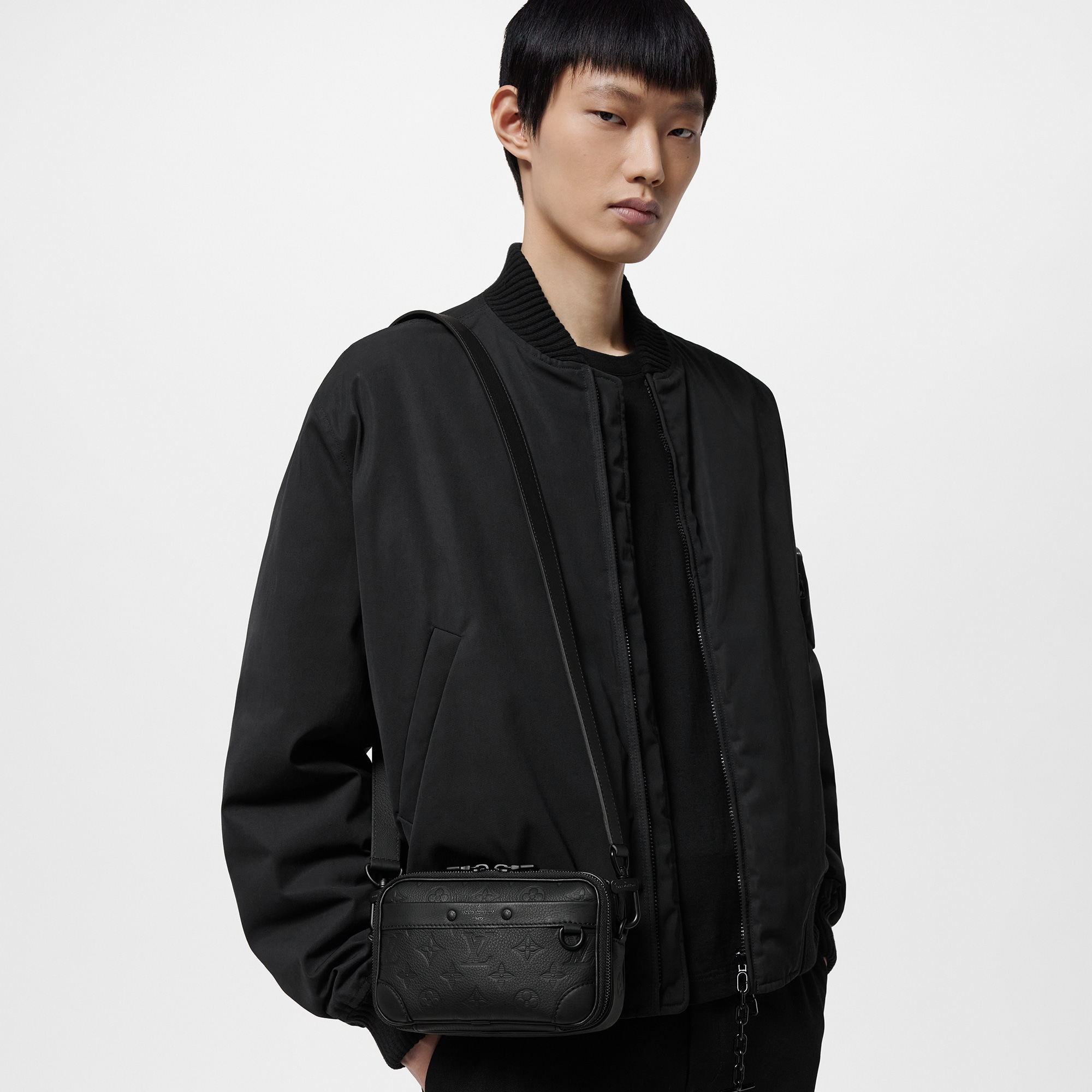 Portafoglio indossabile Alpha Monogram Shadow Uomo Borse da Uomo Tutte le collezioni | LOUIS VUITTON (Zoom prodotto)