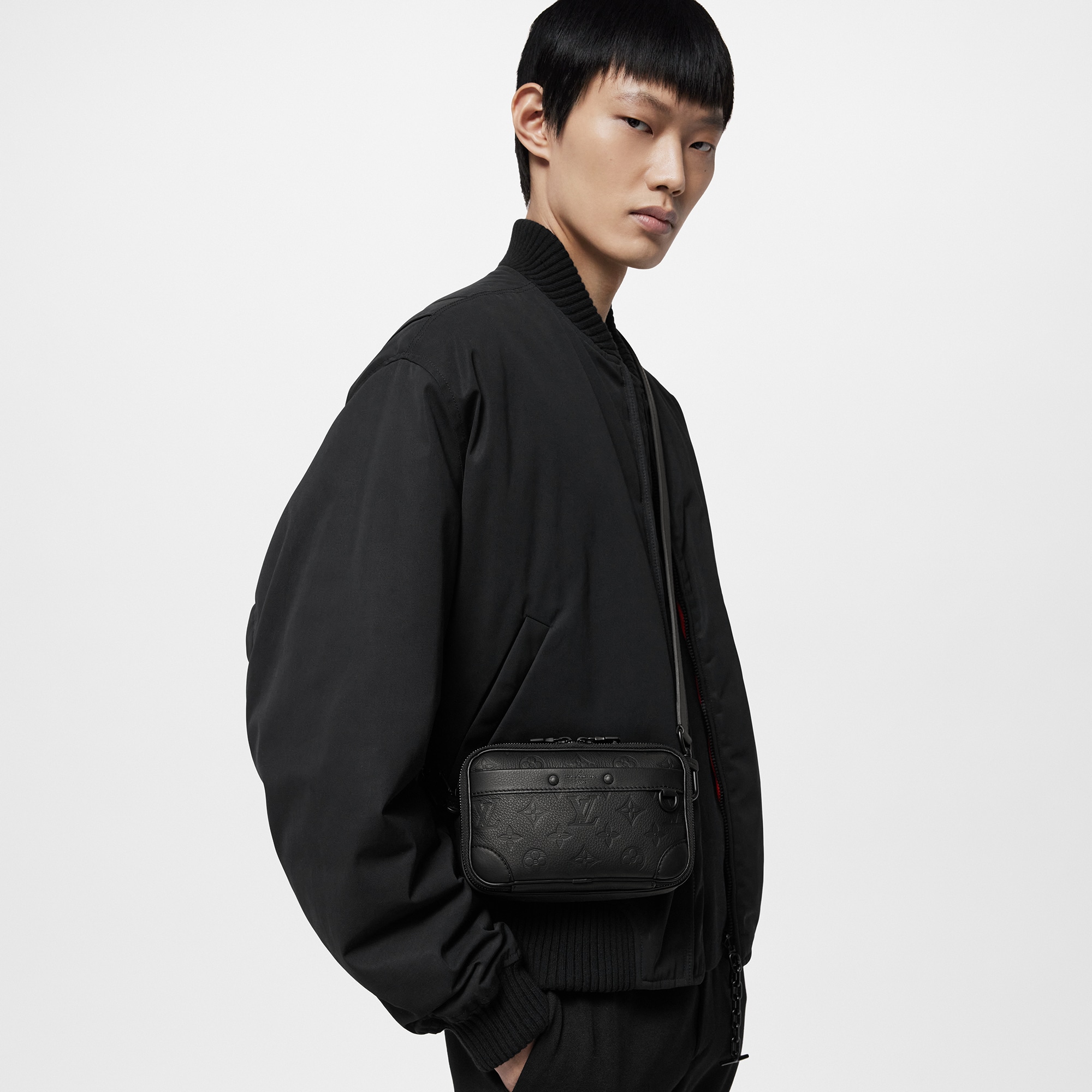 Portafoglio indossabile Alpha Monogram Shadow Uomo Borse da Uomo Tutte le collezioni | LOUIS VUITTON (Zoom prodotto)