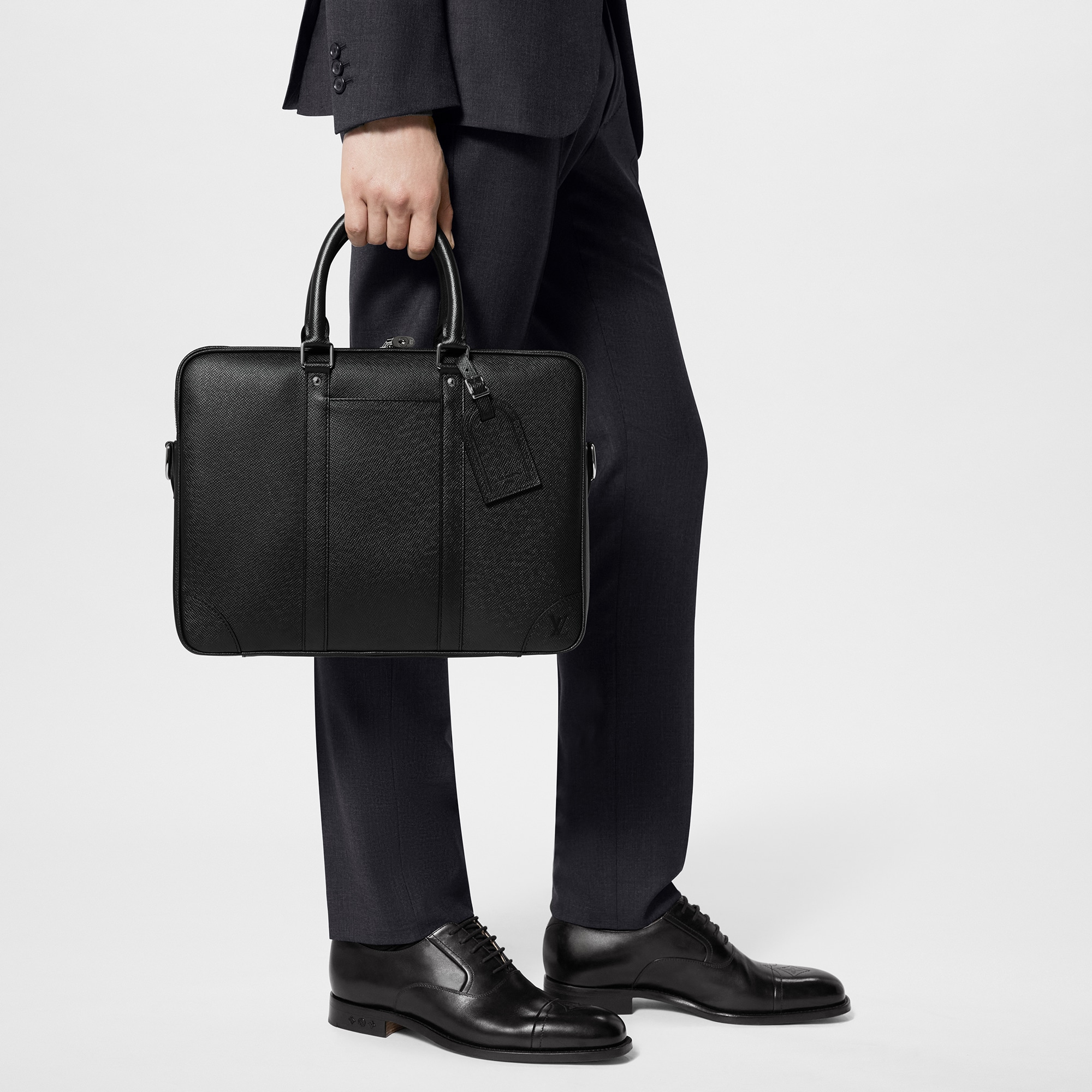 Porte-Documents Voyage PM Pelle Taïga Novità Per gli uomini New Formal | LOUIS VUITTON (Zoom prodotto)
