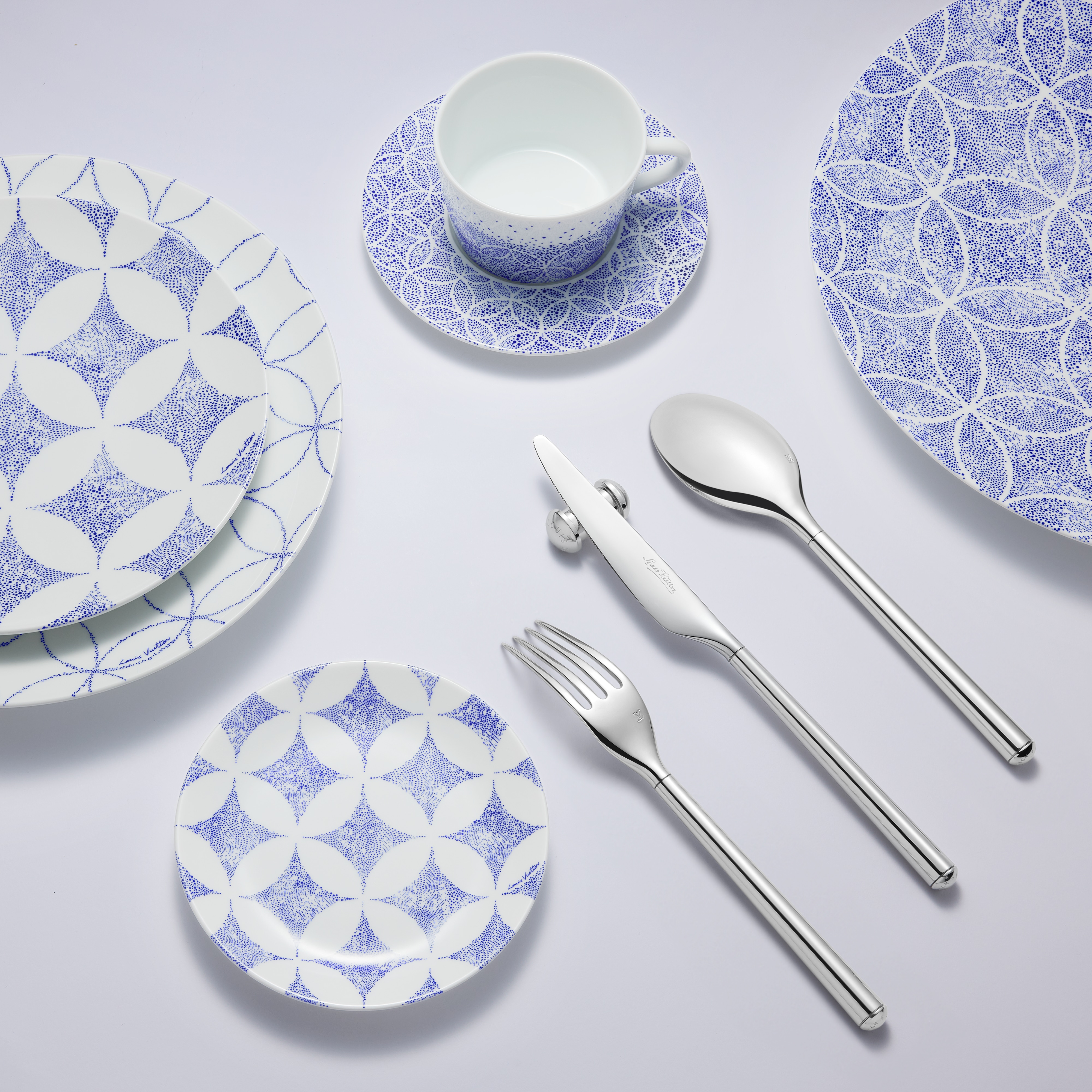Rivet Dinner Set  Bauli, Viaggio e Casa Casa e Art de la Table Art de la Table | LOUIS VUITTON (Zoom prodotto)