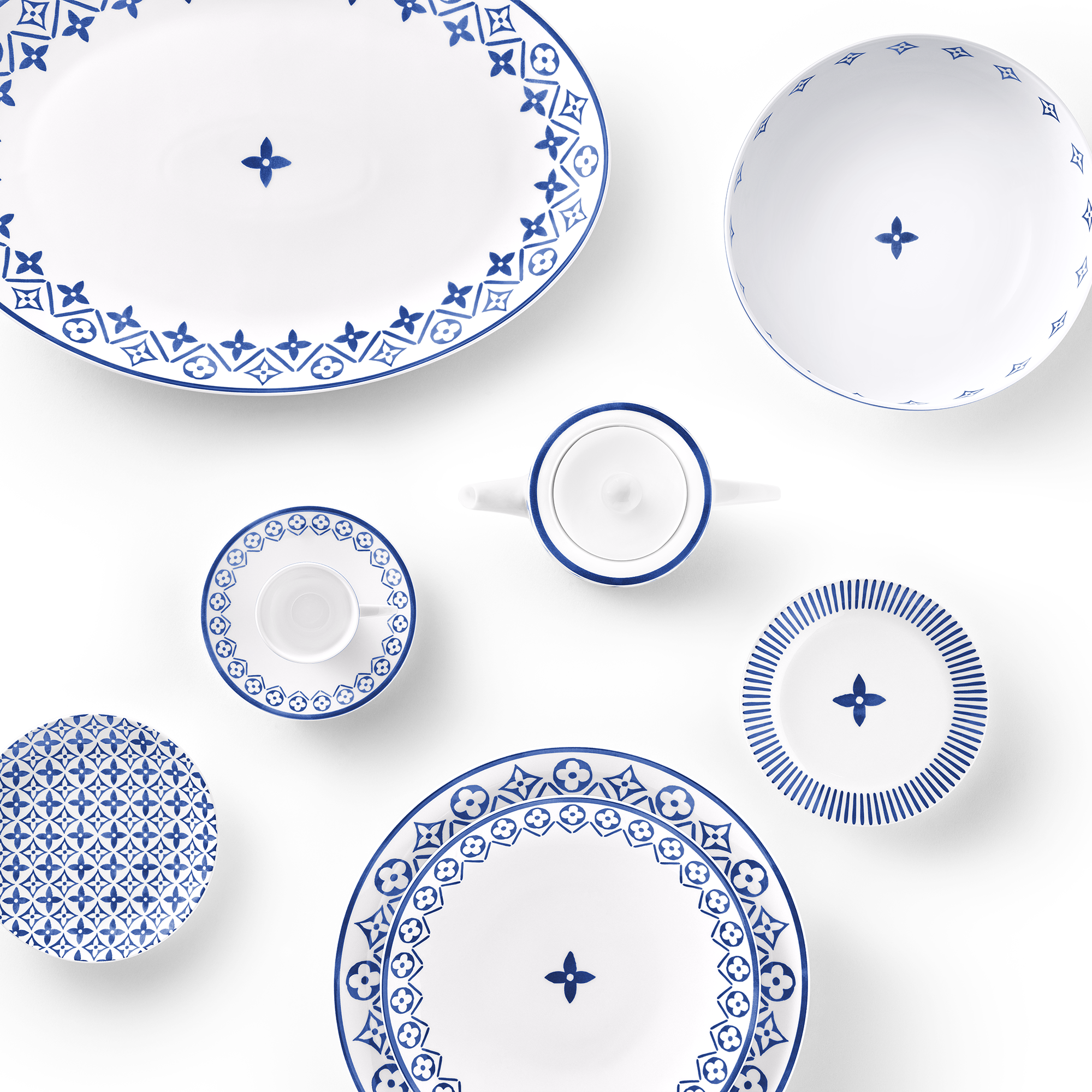 Set Of 2 Dinner Plates Monogram Flower Tile  Bauli, Viaggio e Casa Casa e Art de la Table Art de la Table | LOUIS VUITTON (Zoom prodotto)