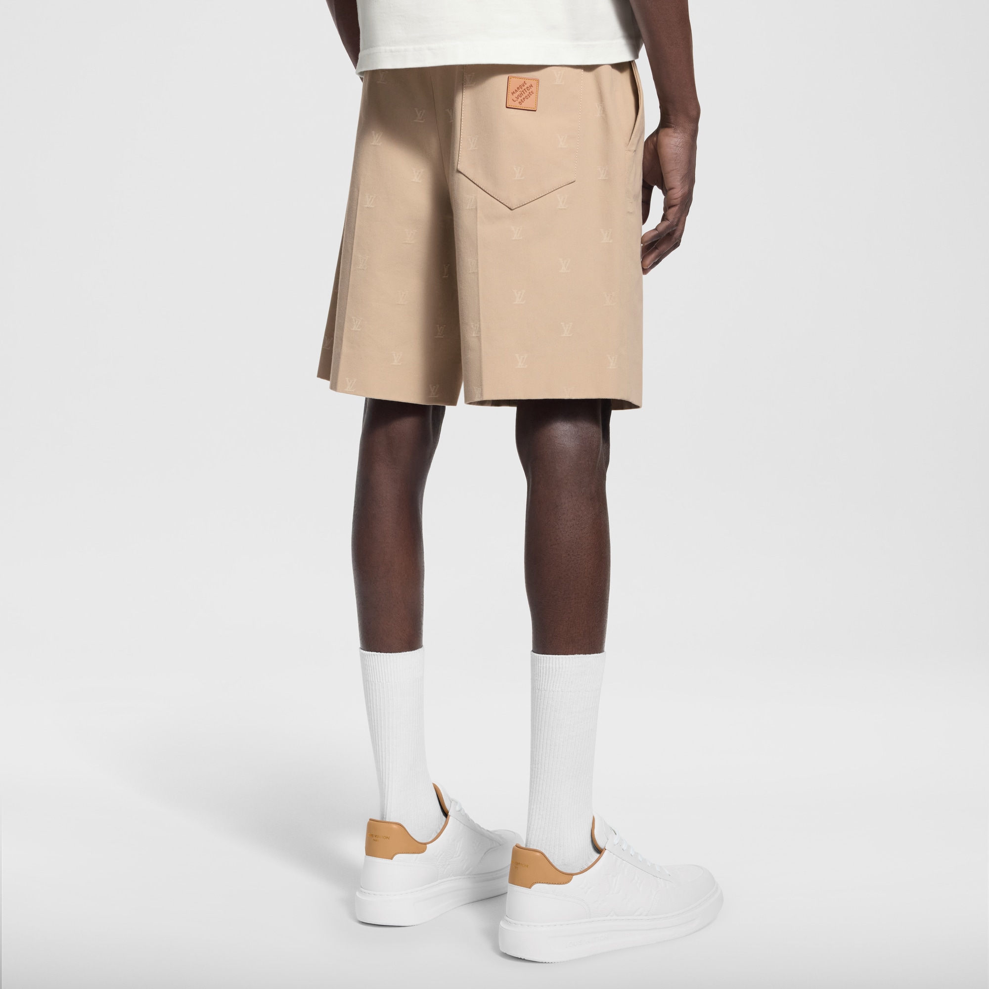 Shorts chino in cotone con firme LV Blason in trama jacquard  Uomo Abbigliamento Pantaloni | LOUIS VUITTON (Zoom prodotto)