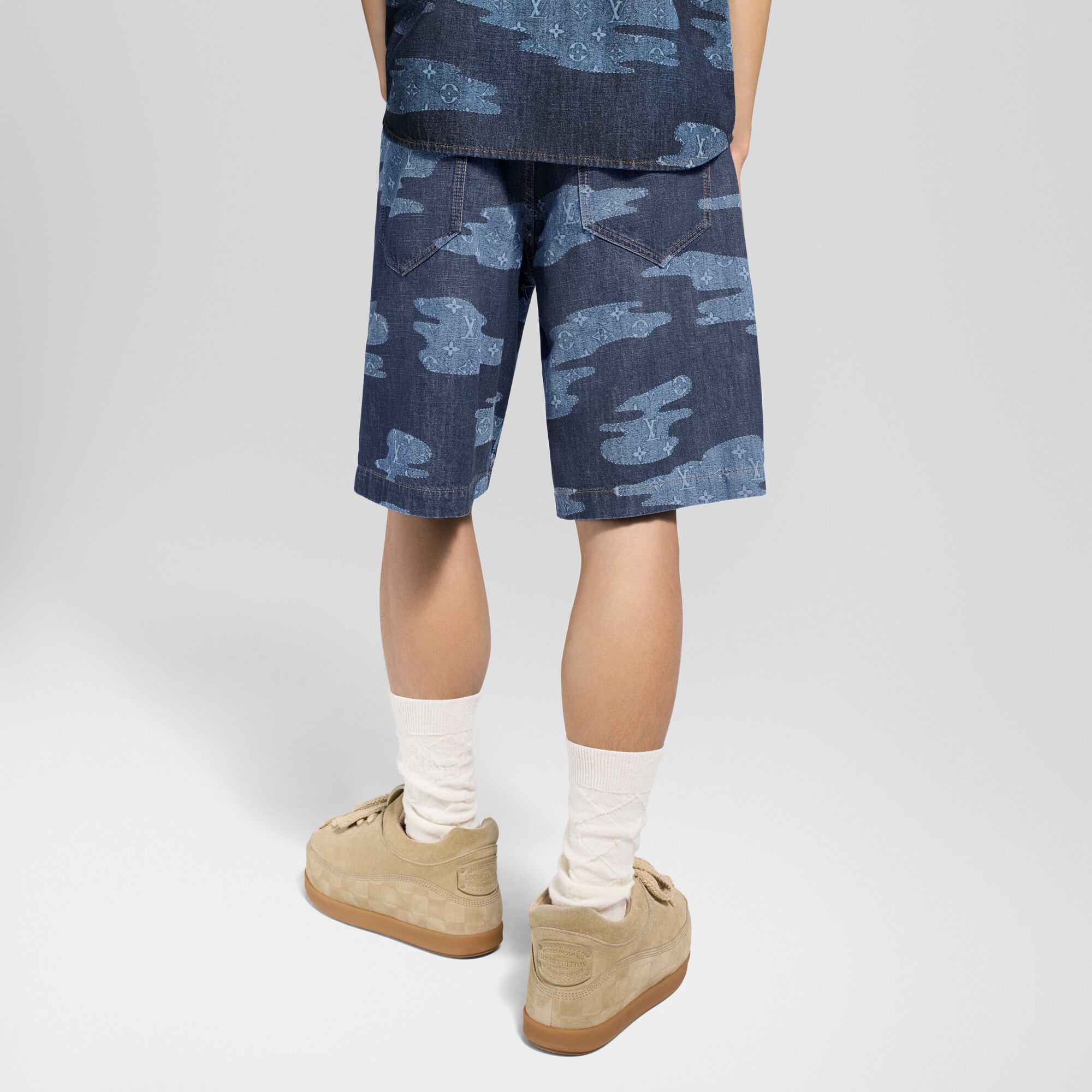 Shorts in chambray con motivo Monogram  Uomo Abbigliamento Collezione Denim | LOUIS VUITTON (Zoom prodotto)