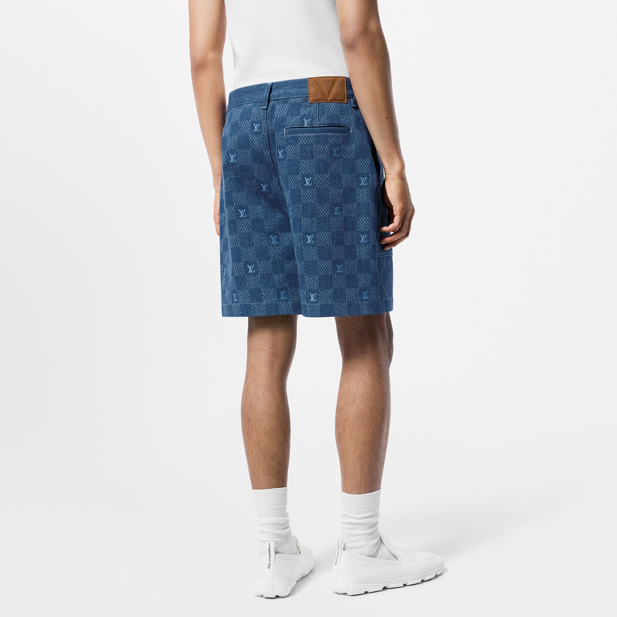 Shorts in denim con motivo Damier e ricami  Uomo Abbigliamento Collezione Denim | LOUIS VUITTON (Zoom prodotto)