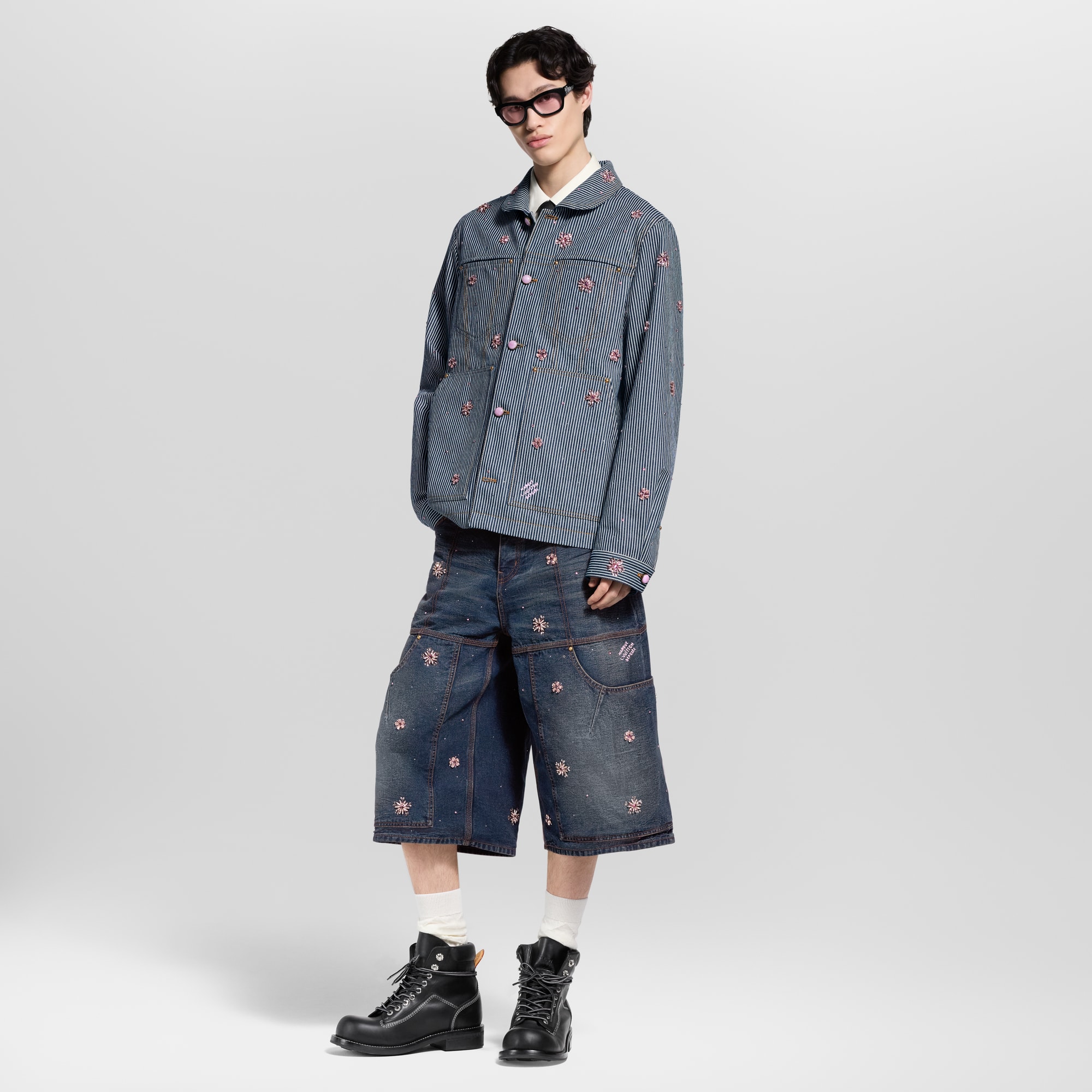 Shorts in denim in stile workwear con ricami  Uomo Abbigliamento Collezione Denim | LOUIS VUITTON (Zoom prodotto)