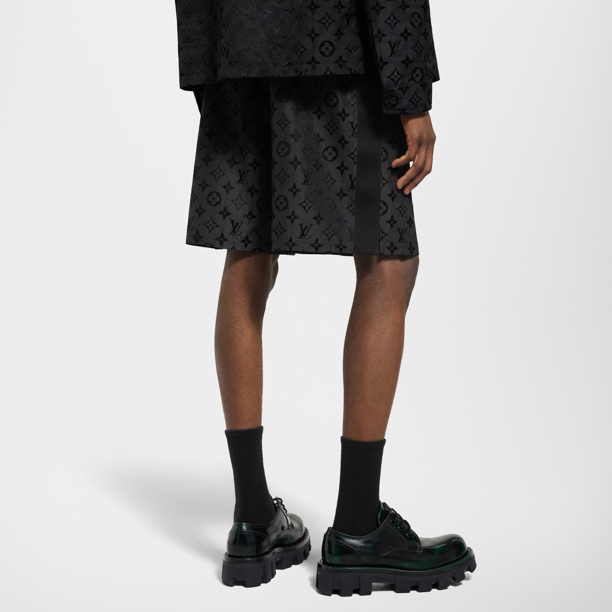 Shorts in seta con motivo Monogram Moiré in trama jacquard  Uomo Abbigliamento Pantaloni | LOUIS VUITTON (Zoom prodotto)