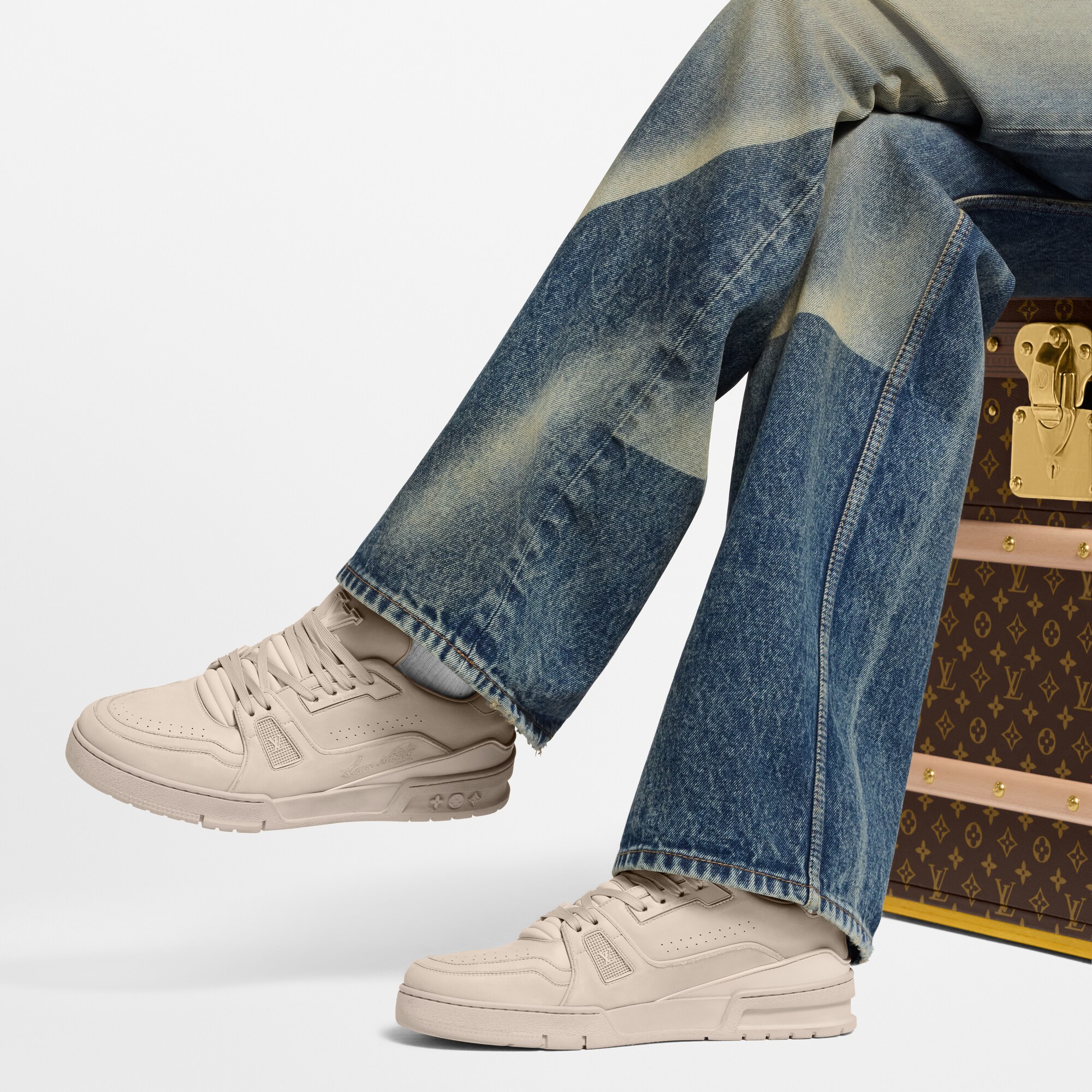 Sneaker LV Trainer Distressed  Uomo Calzature Sneakers | LOUIS VUITTON (Zoom prodotto)