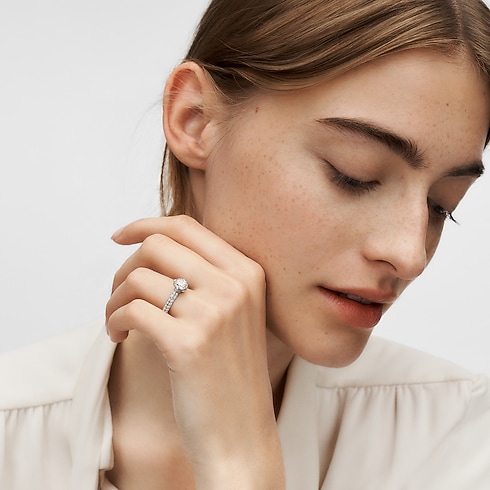 Solitario con pavé LV Diamonds, diamante taglio brillante rotondo Gioielli Collezioni LV Diamonds | LOUIS VUITTON (Zoom prodotto)