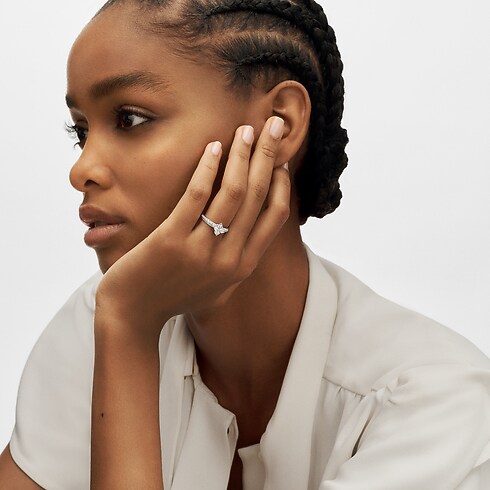 Solitario con pavé LV Diamonds, diamante taglio LV Monogram Star Gioielli Collezioni LV Diamonds | LOUIS VUITTON (Zoom prodotto)