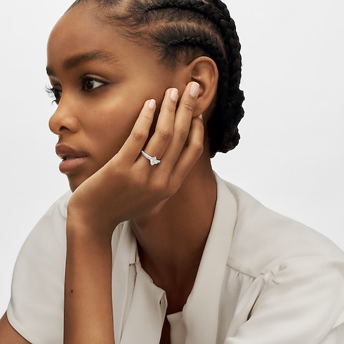 Solitario con pavé LV Diamonds, diamante taglio LV Monogram Star Gioielli Collezioni LV Diamonds | LOUIS VUITTON (Zoom prodotto)