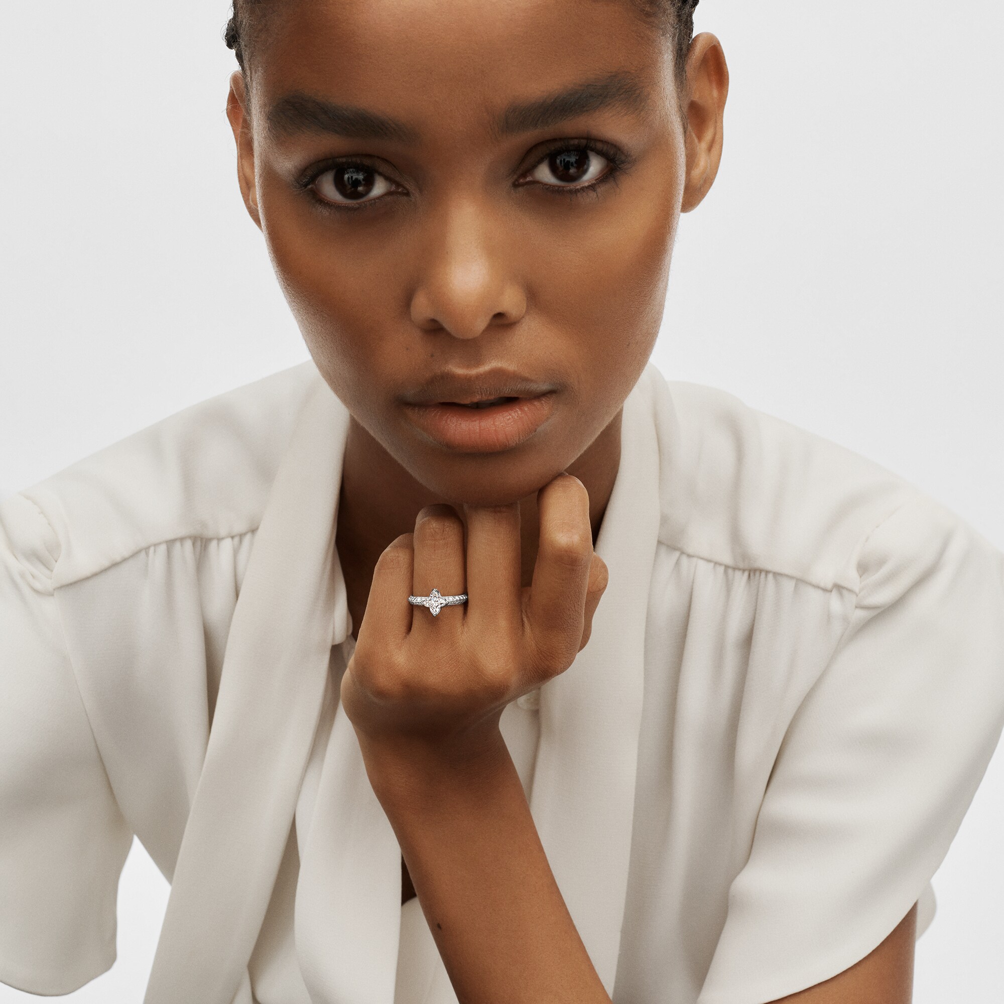 Solitario con pavé LV Diamonds, diamante taglio LV Monogram Star  Gioielli Collezioni LV Diamonds | LOUIS VUITTON (Zoom prodotto)