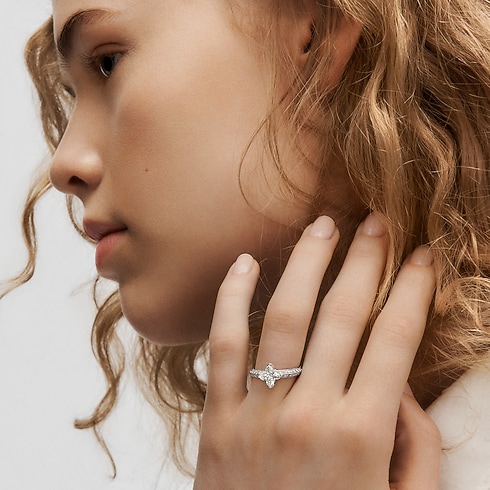 Solitario con pavé LV Diamonds, diamante taglio LV Monogram Star Gioielli Collezioni LV Diamonds | LOUIS VUITTON (Zoom prodotto)