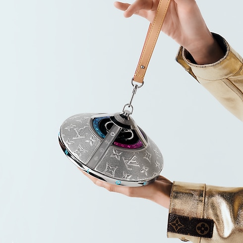 Speaker Horizon Light Up Louis Vuitton Argento Bauli, Viaggio e Casa Oggetti e Accessori High-tech Audio, Connected Watches e Accessori | LOUIS VUITTON (Zoom prodotto)