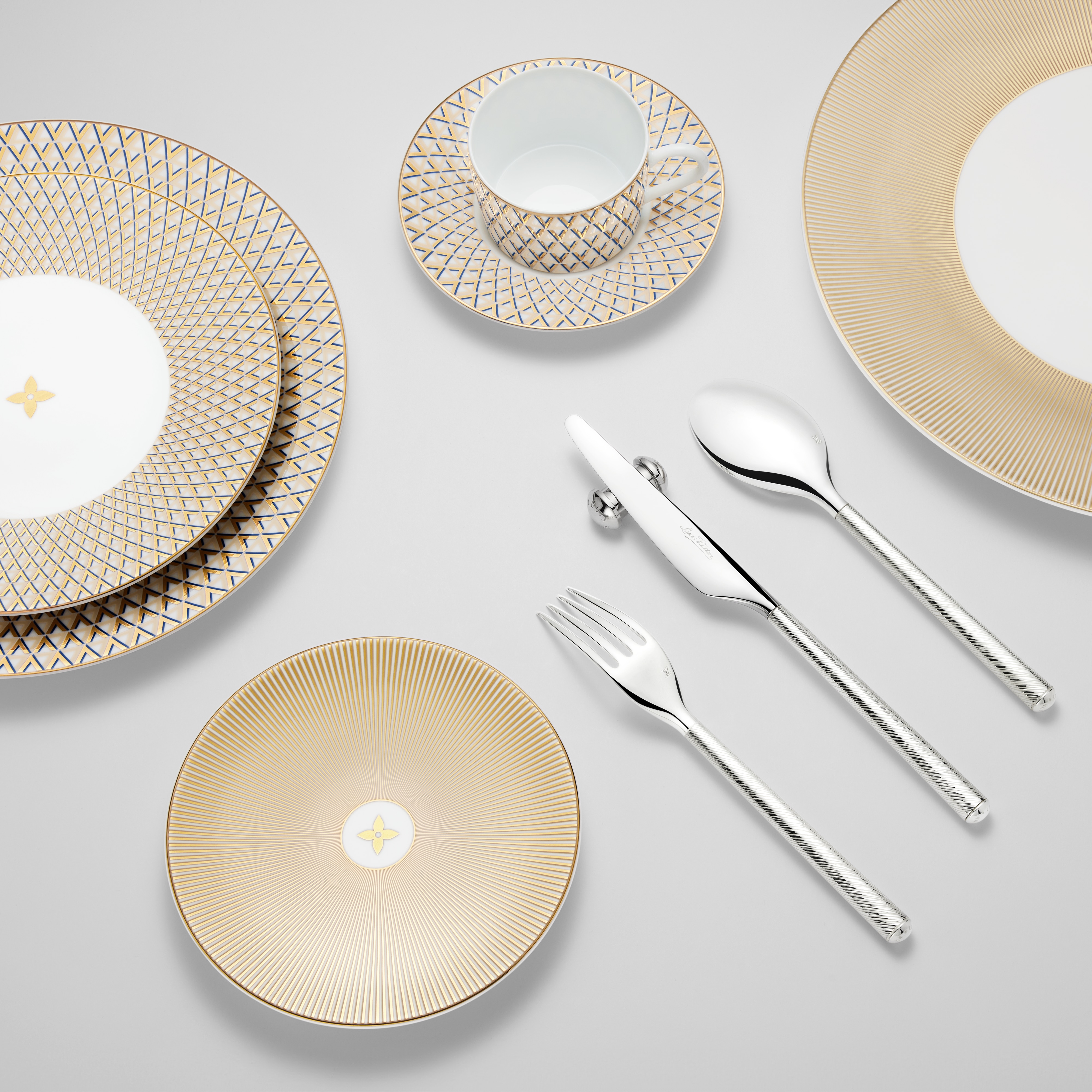Splendor Set Of 2 Presentation Plates  Bauli, Viaggio e Casa Casa e Art de la Table Art de la Table | LOUIS VUITTON (Zoom prodotto)