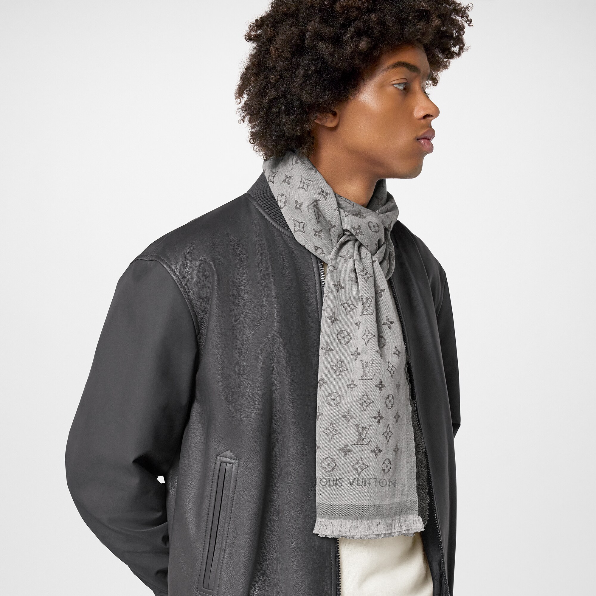 Stola Monogram Essential S00 Uomo Accessori Sciarpe | LOUIS VUITTON (Zoom prodotto)