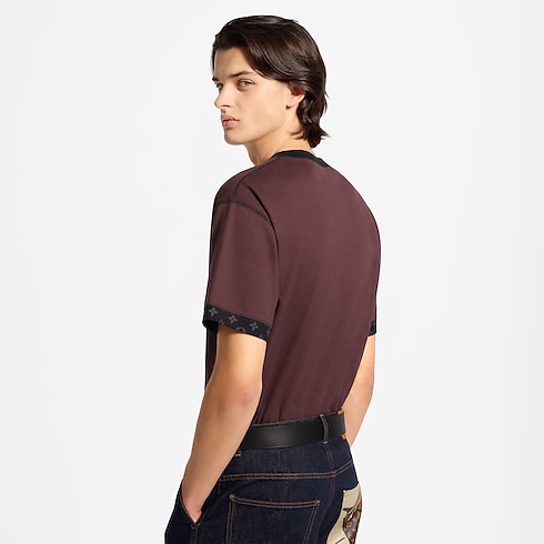 T-shirt con dettaglio iconico cropped worn view