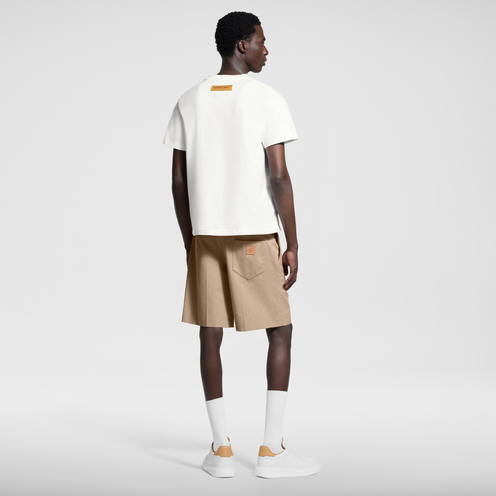T-shirt con iniziali LV impresse  Uomo Abbigliamento T-Shirt e Polo | LOUIS VUITTON (Zoom prodotto)