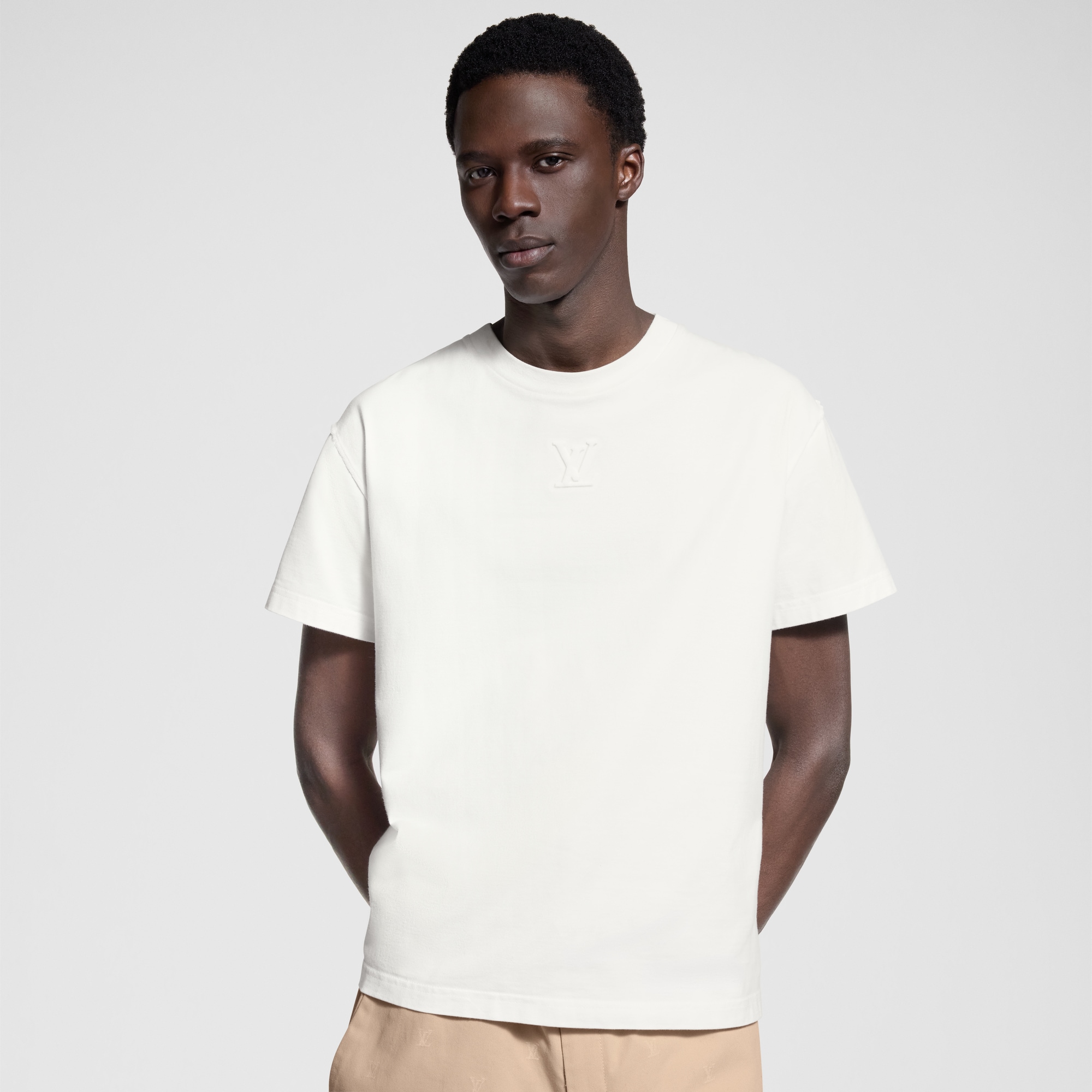 T-shirt con iniziali LV impresse  Uomo Abbigliamento T-Shirt e Polo | LOUIS VUITTON (Zoom prodotto)
