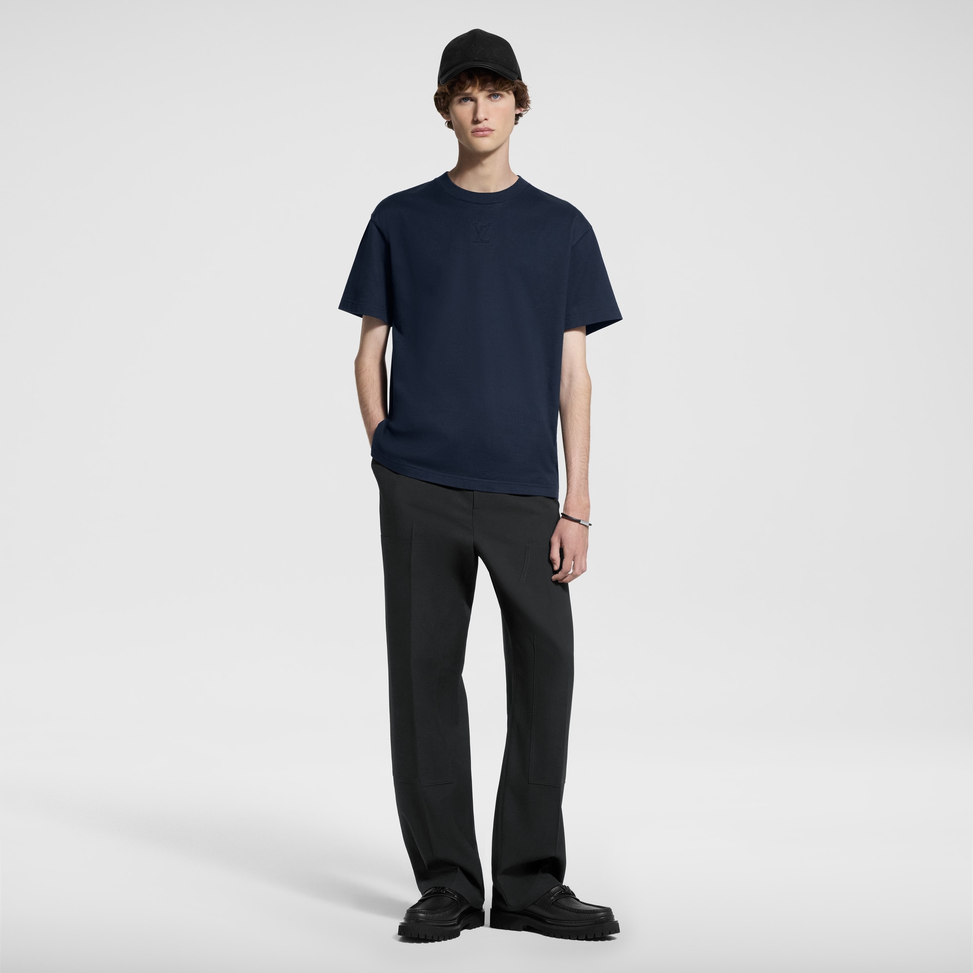  Abbigliamento T-Shirt e Polo T-shirt con iniziali LV impresse | Louis Vuitton ® (Zoom prodotto)
