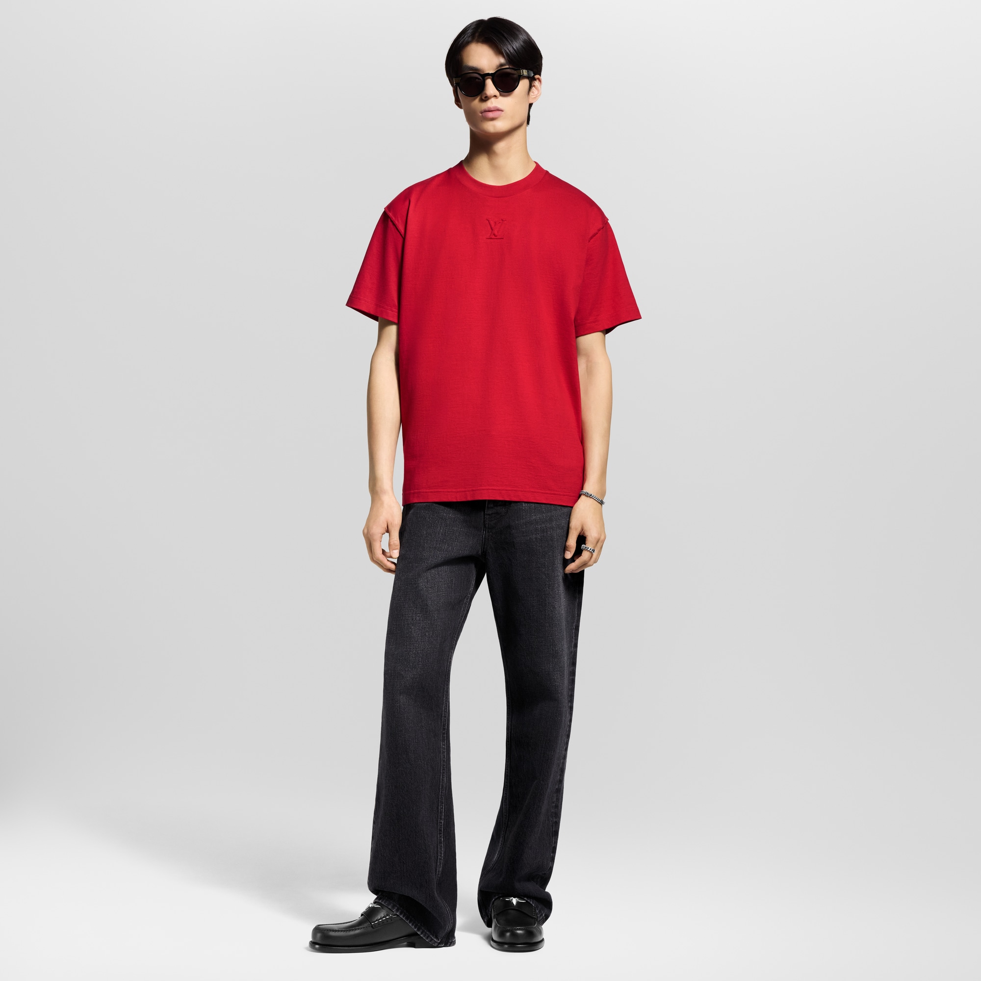 T-shirt con iniziali LV impresse in rilievo  Uomo Abbigliamento T-Shirt e Polo | LOUIS VUITTON (Zoom prodotto)