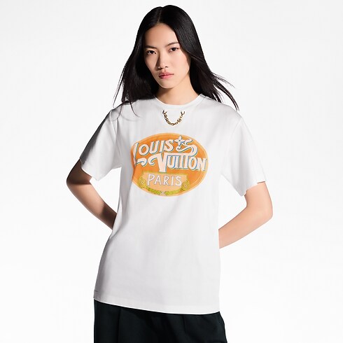 T-shirt con motivo Travel Stamp Paris Donna Abbigliamento Camicie e T-Shirt | LOUIS VUITTON (Zoom prodotto)