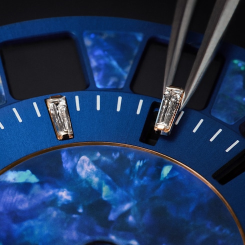 Tambour Spin Time, orologio automatico, 39,5 mm, oro rosa, opale e zaffiri Orologi Tutti gli orologi } | LOUIS VUITTON