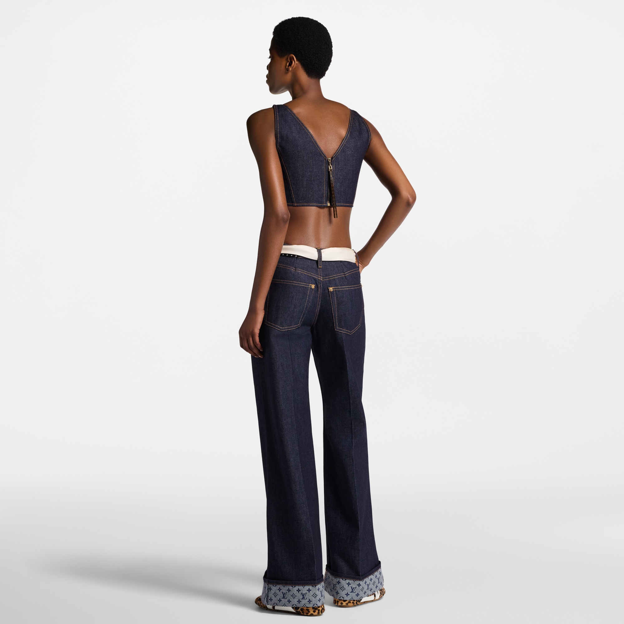 Top corto in denim con scollo a V  Donna Abbigliamento Camicie e T-Shirt | LOUIS VUITTON (Zoom prodotto)