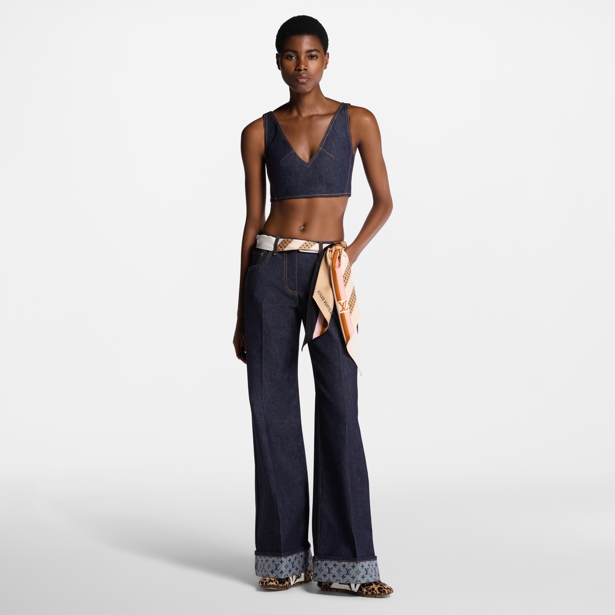 Top corto in denim con scollo a V  Donna Abbigliamento Camicie e T-Shirt | LOUIS VUITTON (Zoom prodotto)