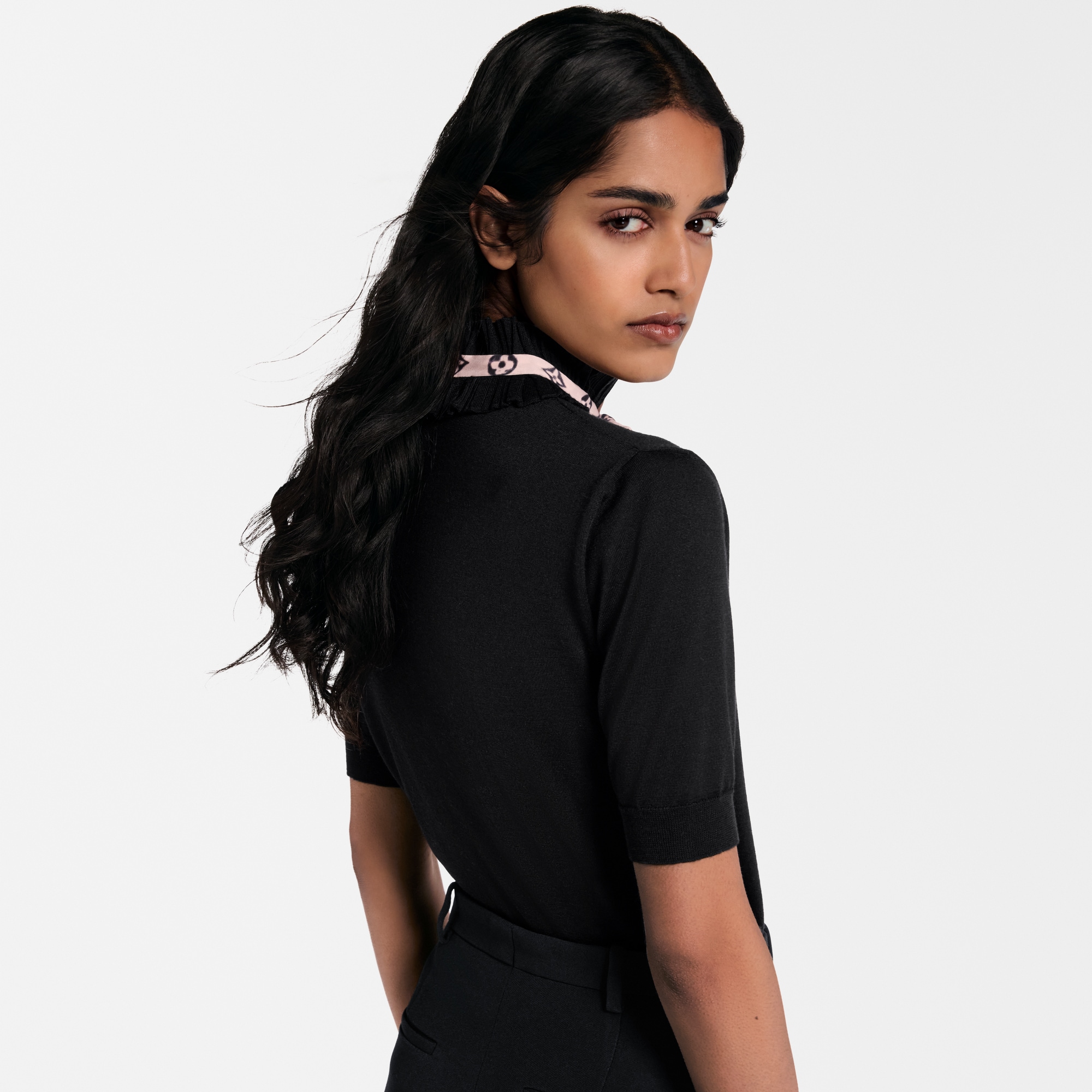 Top in maglia con colletto a pieghe  Donna Abbigliamento Camicie e T-Shirt | LOUIS VUITTON (Zoom prodotto)