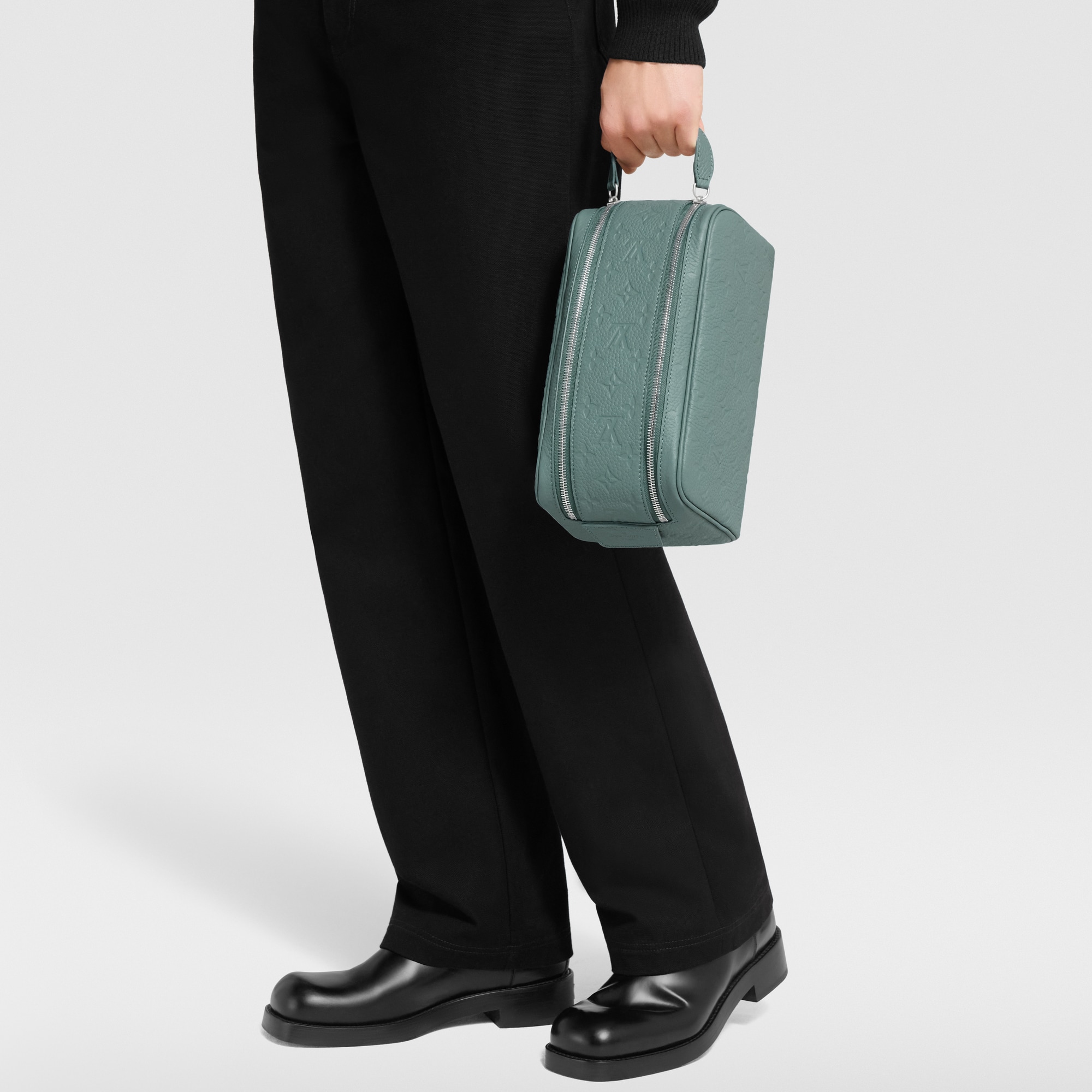 Trousse toilette Dopp Kit Taurillon Monogram Uomo Viaggio Accessori da Viaggio | LOUIS VUITTON (Zoom prodotto)