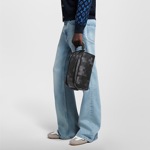 Trousse toilette Dopp Kit cropped worn view