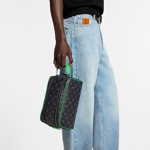 Trousse toilette Dopp Kit Tela Monogram Eclipse Uomo Viaggio Accessori da Viaggio | LOUIS VUITTON (Zoom prodotto)