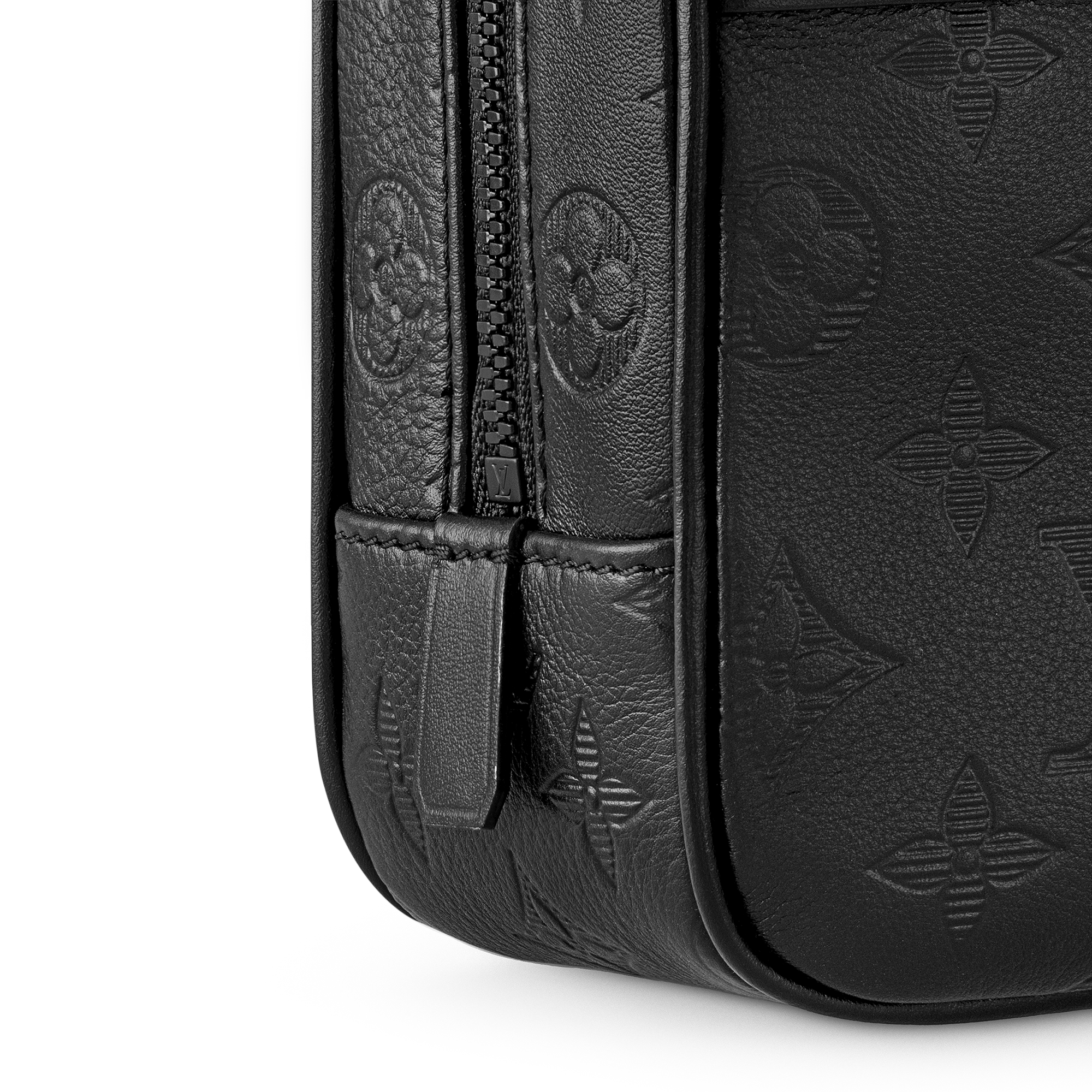 Trousse Toilette GM Pelletteria Monogram Shadow Uomo Viaggio Accessori da Viaggio | LOUIS VUITTON (Zoom prodotto)