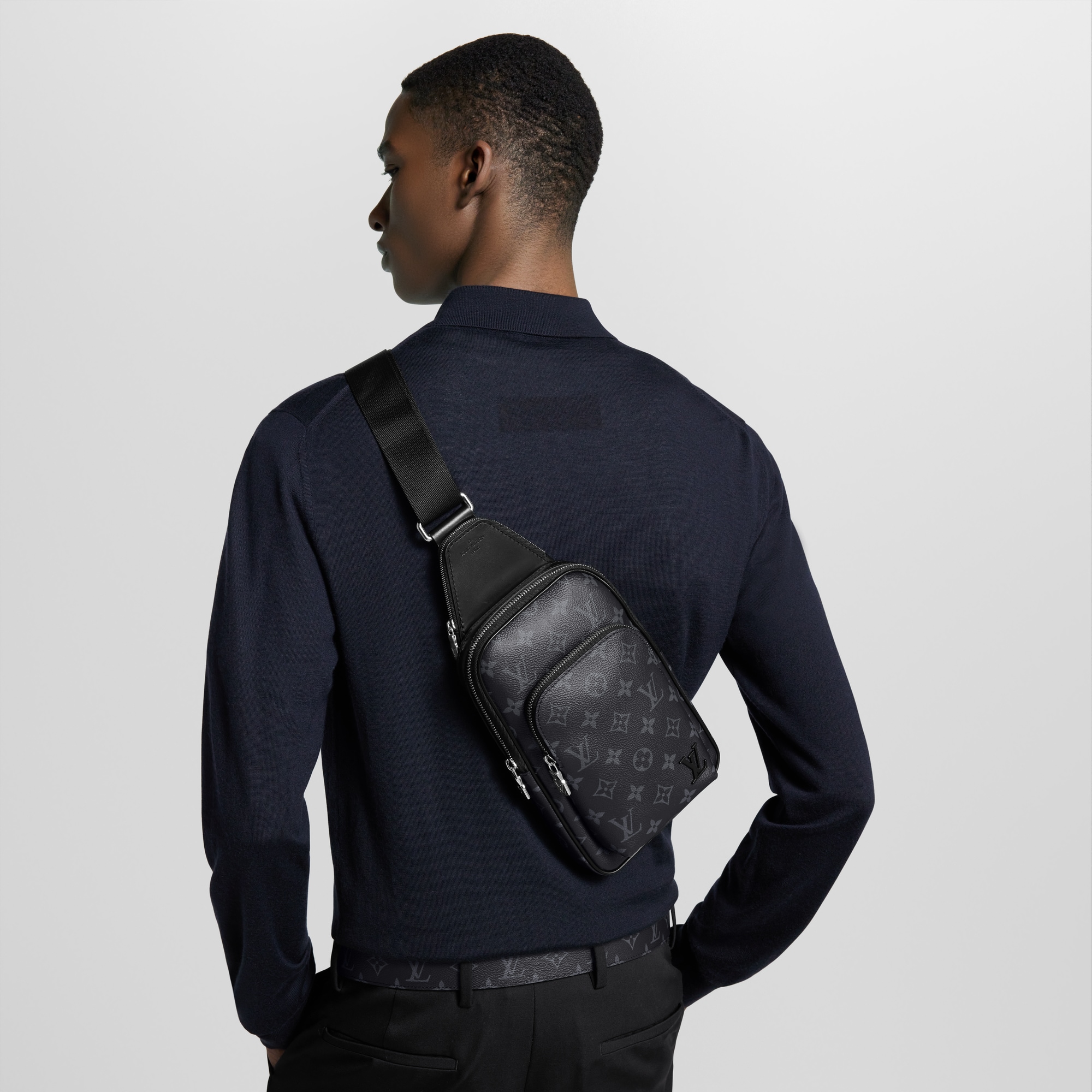 Zaino monospalla Avenue PM Tela Monogram Eclipse Uomo Borse da Uomo Tutte le borse | LOUIS VUITTON (Zoom prodotto)